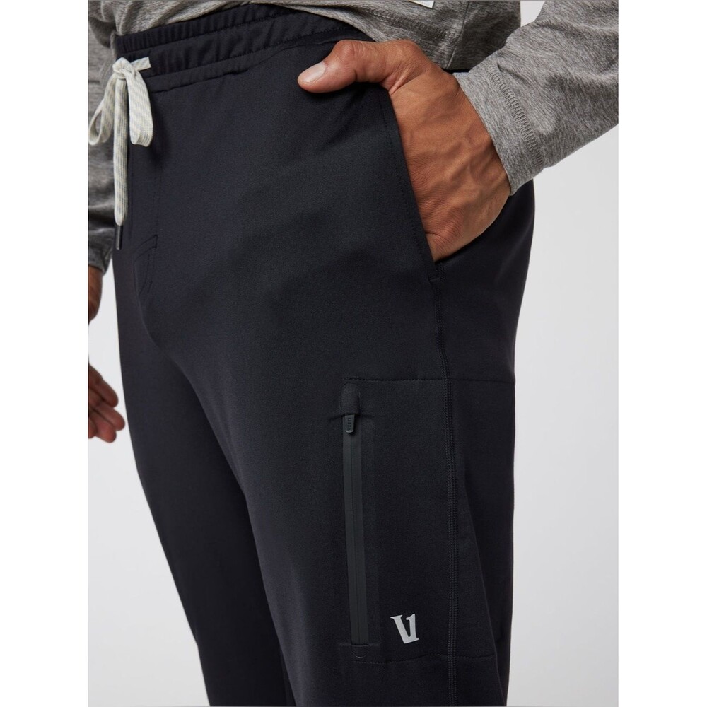 Vuori Men's Sunday Performance jogger in black color size small with pockets